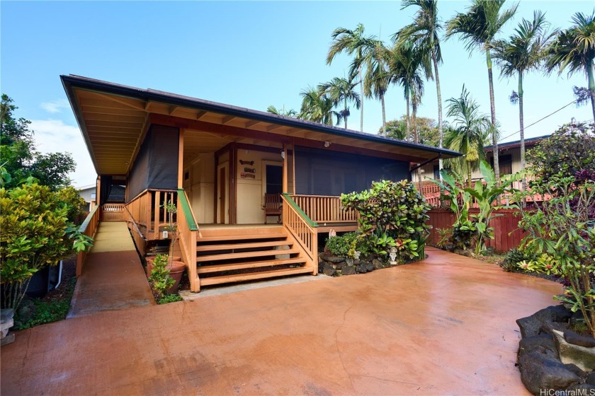 Truly a diamond in the rough, this 2 bedroom 1 bath - Beach Home for sale in Haleiwa, Hawaii on Beachhouse.com