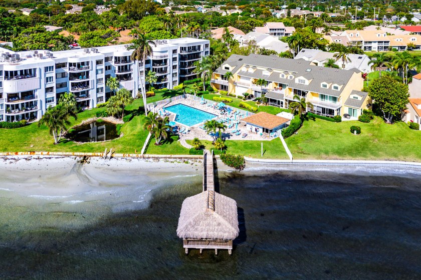 Beautiful appointed semi attached villa in Lakshore. This - Beach Townhome/Townhouse for sale in Hypoluxo, Florida on Beachhouse.com