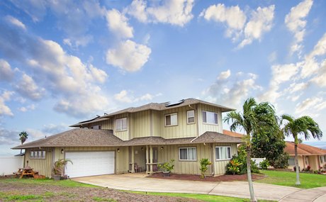 Introducing a spacious 4 bedroom, 3.5 bathroom home with 2,585 - Beach Home for sale in Wailuku, Hawaii on Beachhouse.com