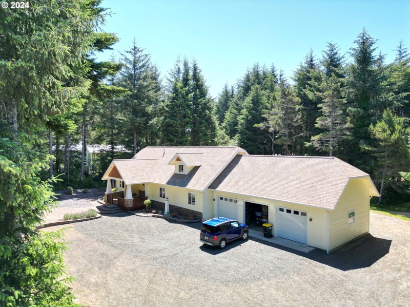 Don't miss this beautiful custom home that features 4 bedroom, 2 - Beach Home for sale in Florence, Oregon on Beachhouse.com