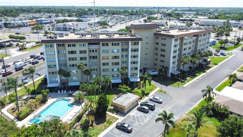 Beautiful Remodeled 2 bedroom, 2 bathroom,  condo with no age - Beach Condo for sale in Seminole, Florida on Beachhouse.com
