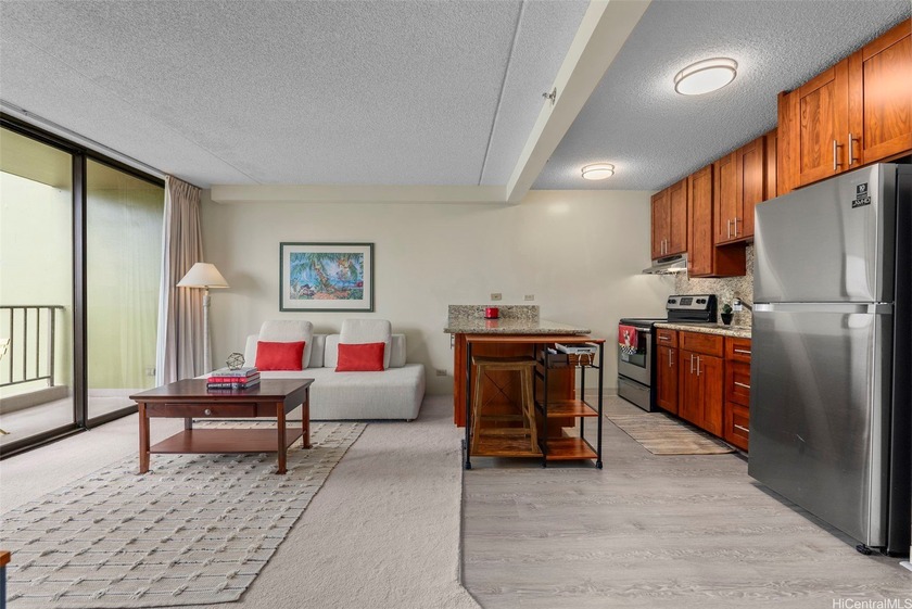 NEW LISTING! Move-in-ready, renovated 1-bedroom, 1-bath condo in - Beach Condo for sale in Honolulu, Hawaii on Beachhouse.com