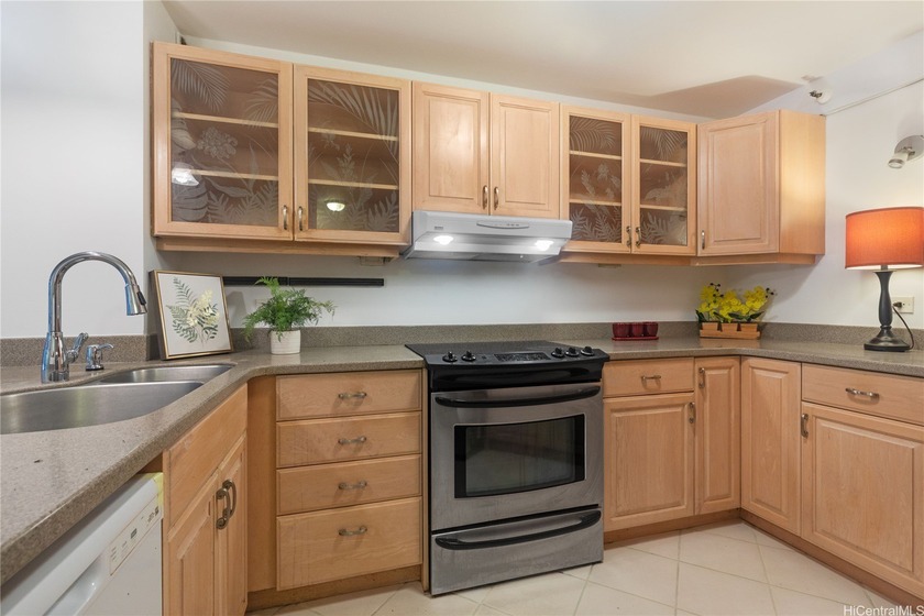 Rarely available, beautifully upgraded corner/end unit in the - Beach Condo for sale in Honolulu, Hawaii on Beachhouse.com