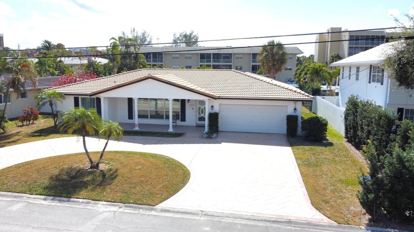 STUNNING POOL HOME IN THE HIGHLY DESIRABLE LANDINGS NEIGHBORHOOD - Beach Home for sale in Fort Lauderdale, Florida on Beachhouse.com
