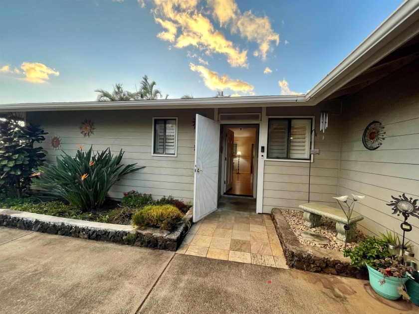 LOCATION, convenience AND privacy all wrapped up in this sweet - Beach Home for sale in Pukalani, Hawaii on Beachhouse.com