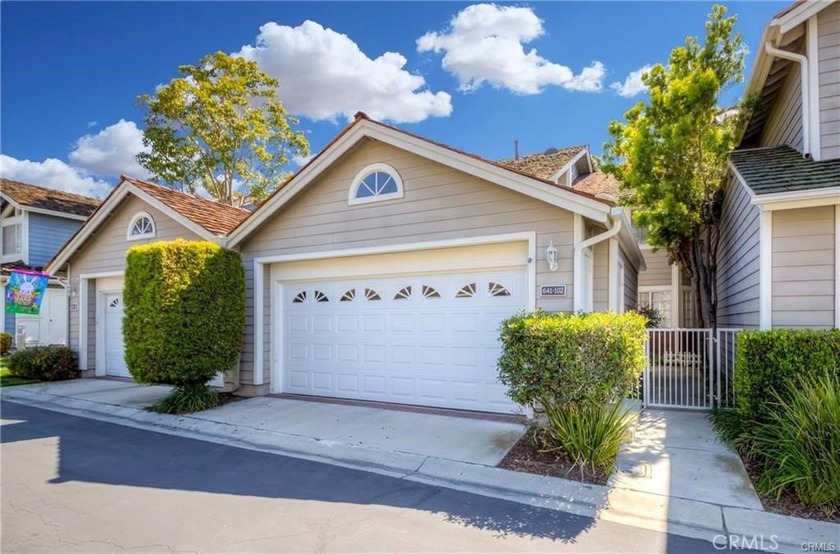 Welcome to this beautifully updated home nestled in the heart of - Beach Townhome/Townhouse for sale in Long Beach, California on Beachhouse.com