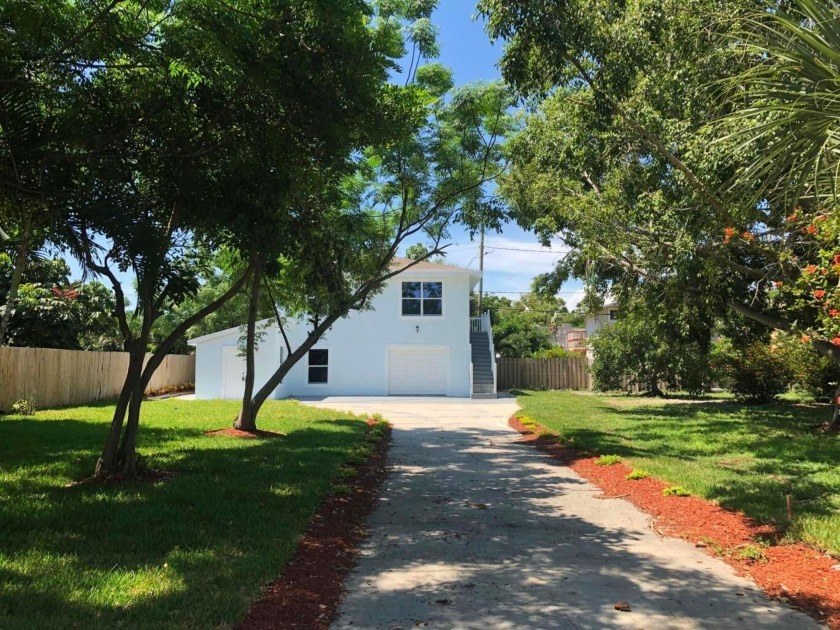 Excellent investment opportunity. Two separate rental units, a - Beach Home for sale in West Palm Beach, Florida on Beachhouse.com
