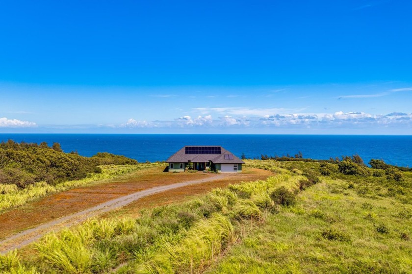 This three-bedroom, two-and-a-half-bathroom home is perched - Beach Home for sale in Haiku, Hawaii on Beachhouse.com