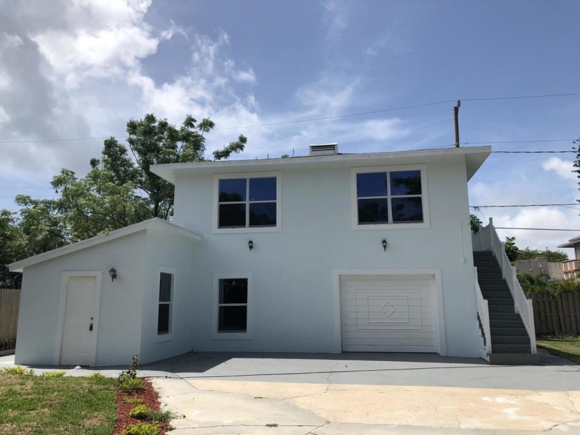 Excellent investment opportunity. Two separate rental units, a - Beach Home for sale in West Palm Beach, Florida on Beachhouse.com