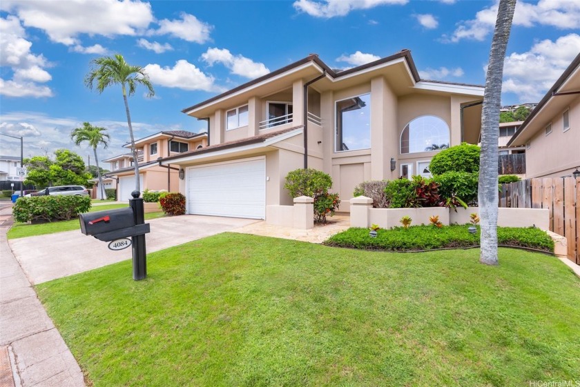 NEW LISTING in NOHONA KAHALA!! Nestled in this highly desirable - Beach Home for sale in Honolulu, Hawaii on Beachhouse.com