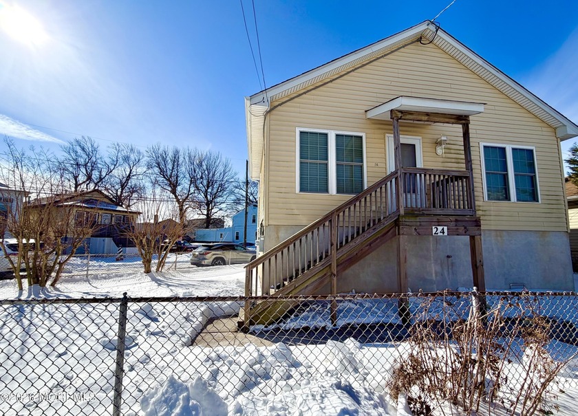 This quaint 2 bdrm 1 bth seaside home is located in one of the - Beach Home for sale in Keansburg, New Jersey on Beachhouse.com