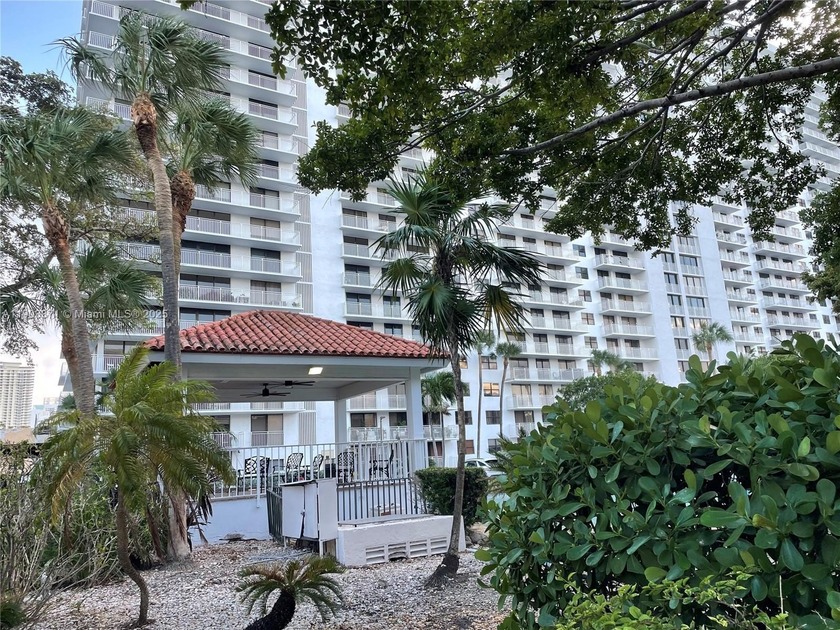 THREE BEDROOMS AND THREE BATH APT IN WINSTON TOWERS 600: 2,267 - Beach Condo for sale in Sunny Isles Beach, Florida on Beachhouse.com