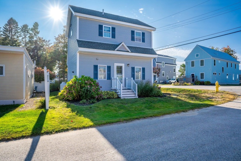 Don't miss out on this gorgeous 2 bedroom, 1.5 bath home. The - Beach Home for sale in Scarborough, Maine on Beachhouse.com