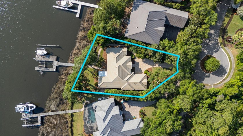 Calling all boating and fishing enthusiasts! Incredible price - Beach Home for sale in Destin, Florida on Beachhouse.com