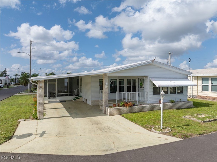 Welcome home to this spacious and beautifully maintained - Beach Home for sale in North Fort Myers, Florida on Beachhouse.com