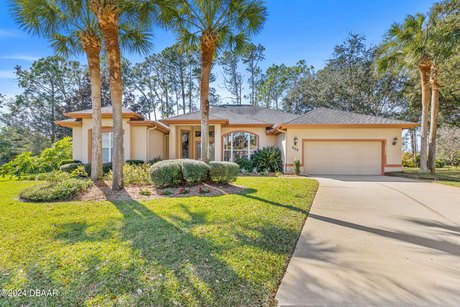 MOTIVATED SELLER AND BRAND NEW ROOF!!! Nestled in a private - Beach Home for sale in Ormond Beach, Florida on Beachhouse.com