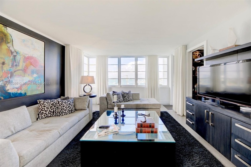 Thoughtfully & impeccably renovated unit down to the studs. This - Beach Condo for sale in Miami  Beach, Florida on Beachhouse.com