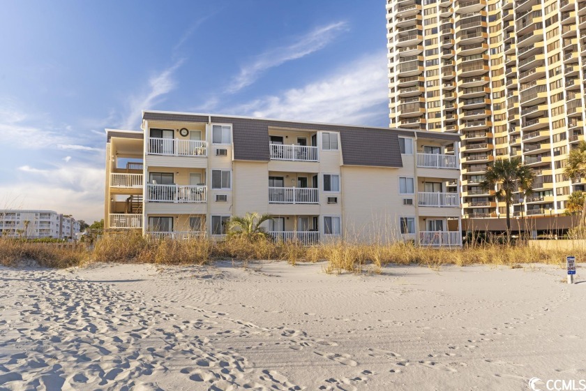 Welcome to your ocean retreat! This 2 bed 2 bath end unit condo - Beach Condo for sale in Myrtle Beach, South Carolina on Beachhouse.com