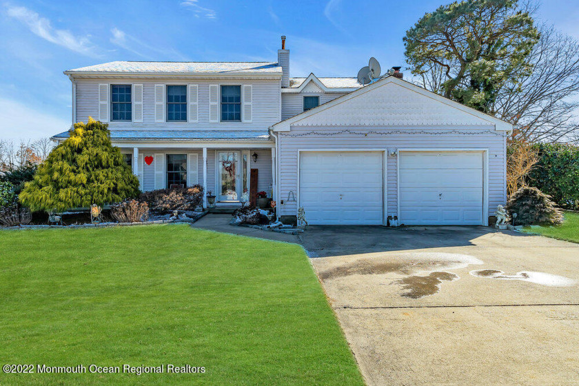 Impressive colonial in the heart of East Dover. Conveniently - Beach Home for sale in Toms River, New Jersey on Beachhouse.com