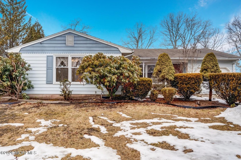Spacious ranch on a 120 x 75 feet lot with 3 large bedrooms, 2 - Beach Home for sale in Manahawkin, New Jersey on Beachhouse.com
