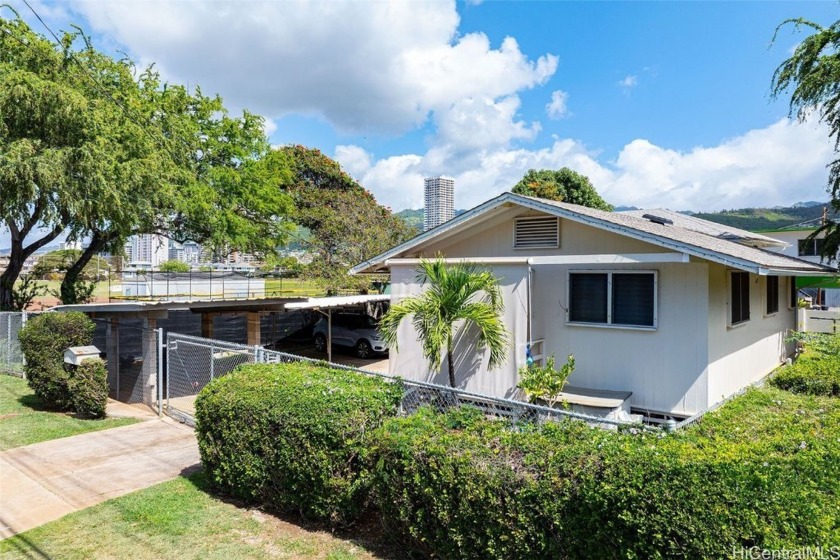 Available to show Saturday, 3/15 at 9 -10 am **POSSIBLE Bill 7 - Beach Home for sale in Honolulu, Hawaii on Beachhouse.com