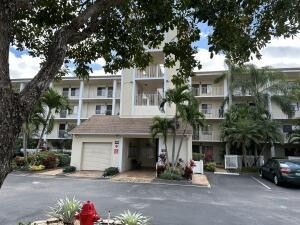 Lake Front spacious corner condo in highly sought-after - Beach Condo for sale in Delray Beach, Florida on Beachhouse.com