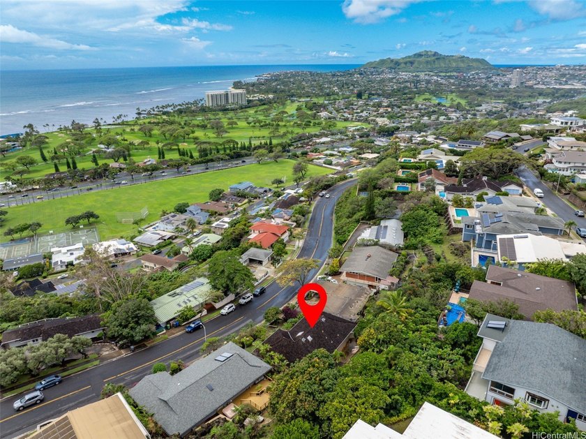 NEW LISTING! 3 bedroom / 2 bath executive island residence with - Beach Home for sale in Honolulu, Hawaii on Beachhouse.com