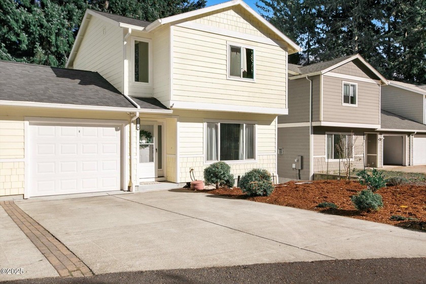 Beautiful 2 bedroom, 1.5 bathroom home built in 2018. Located in - Beach Townhome/Townhouse for sale in Lincoln City, Oregon on Beachhouse.com