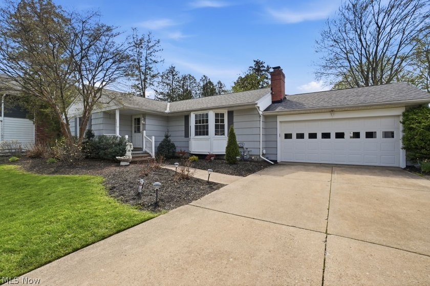 OPEN HOUSE CANCELED! This beautifully maintained 3-bedroom - Beach Home for sale in Ashtabula, Ohio on Beachhouse.com