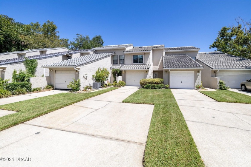 Ready to move into Lakefront Townhome in centrally located - Beach Townhome/Townhouse for sale in Ormond Beach, Florida on Beachhouse.com