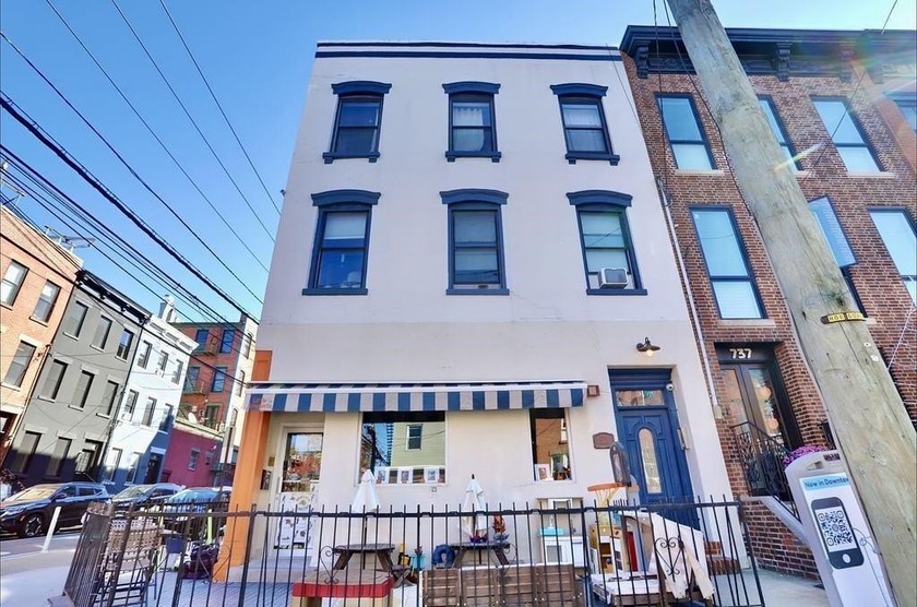 Magnificent 4 bedroom 2.5 bathroom duplex on one of the best - Beach Condo for sale in Hoboken, New Jersey on Beachhouse.com