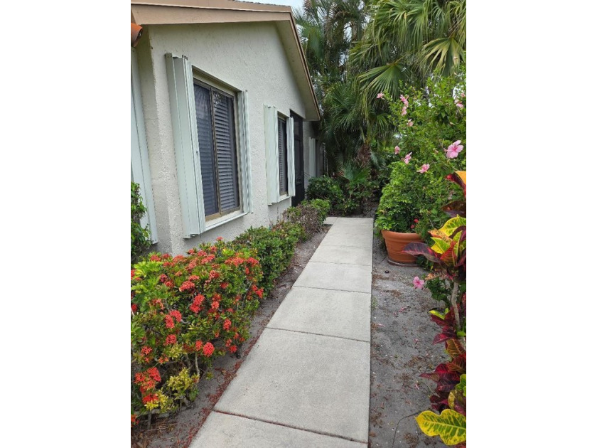 Welcome to Rainberry Bay! This charming 2-bedroom, 2-bath home - Beach Home for sale in Delray Beach, Florida on Beachhouse.com