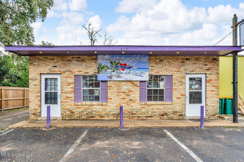 This commercial property is a prime opportunity for - Beach Commercial for sale in Biloxi, Mississippi on Beachhouse.com