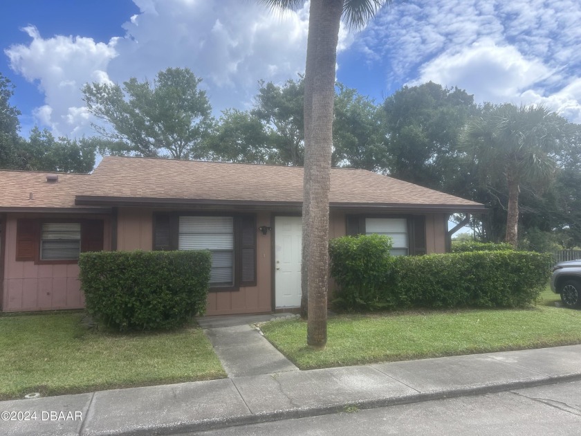 Welcome to your new home in this beautifully maintained - Beach Condo for sale in Daytona Beach, Florida on Beachhouse.com