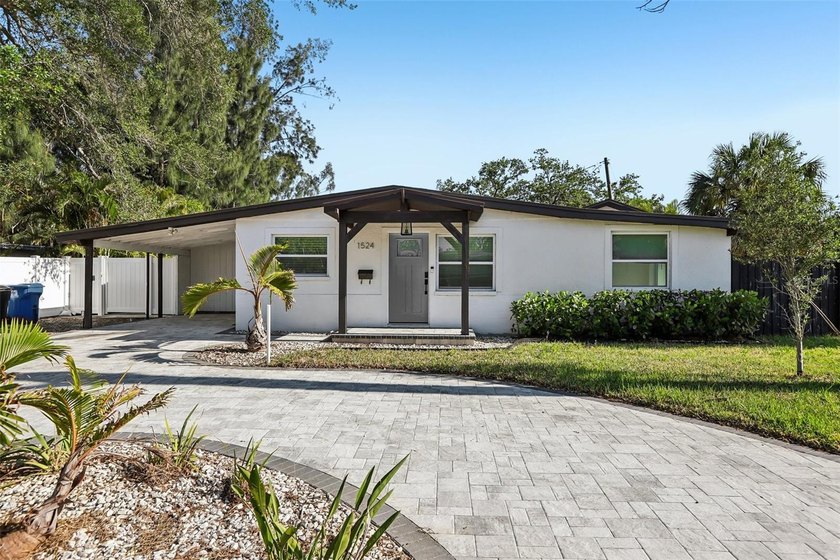 Under contract-accepting backup offers. PRIME LOCATION INVESTOR - Beach Home for sale in St. Petersburg, Florida on Beachhouse.com