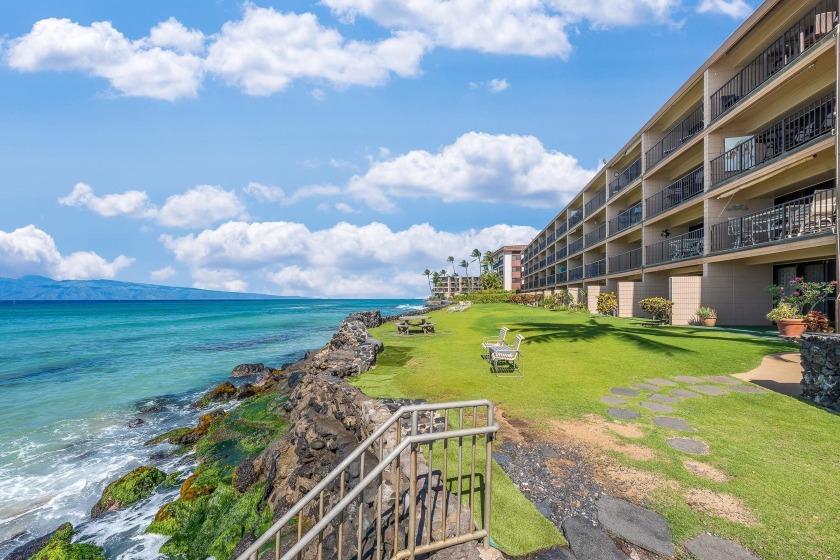 Welcome to Kaleialoha, an oceanfront condo complex where this - Beach Condo for sale in Lahaina, Hawaii on Beachhouse.com