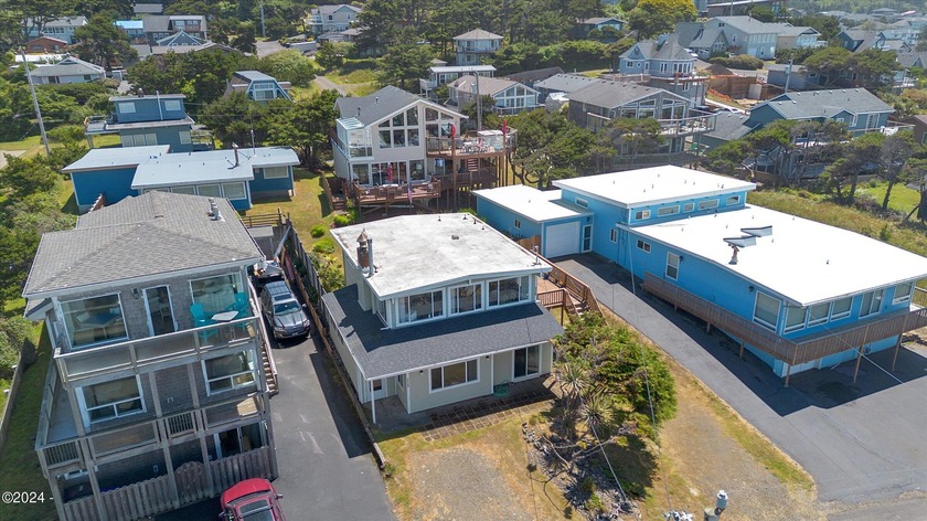 Ocean view duplex situated in the Roads End area of Lincoln City - Beach Home for sale in Lincoln City, Oregon on Beachhouse.com