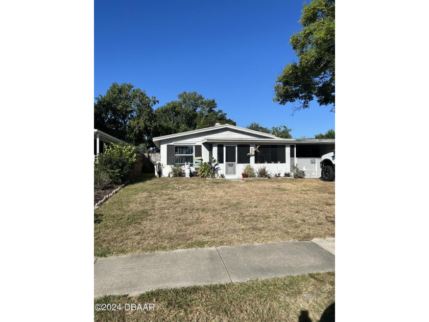 Great vacation or starter home.  Little bit of a fixer upper - Beach Home for sale in South Daytona, Florida on Beachhouse.com