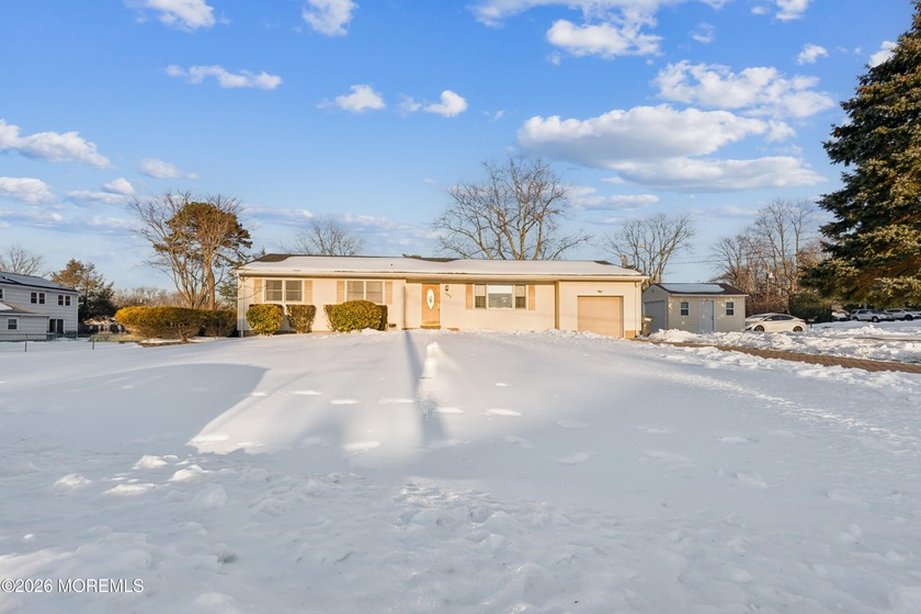 Stunning N. Lake Riviera Ranch offers 3 bedrooms & a fully - Beach Home for sale in Brick, New Jersey on Beachhouse.com