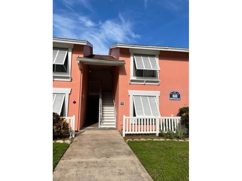 Secluded community bordered by the Boca Ciega Bay, with a - Beach Condo for sale in St. Petersburg, Florida on Beachhouse.com