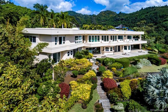 Commanding hillside luxury estate positioned on prestigious - Beach Home for sale in Honolulu, Hawaii on Beachhouse.com