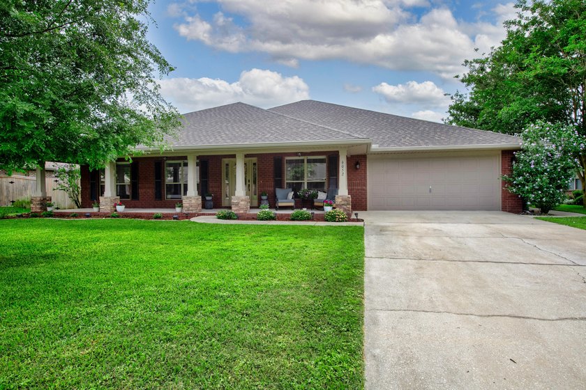 Spacious, versatile, & packed with upgrades, this 3,137 SF home - Beach Home for sale in Gulf Breeze, Florida on Beachhouse.com