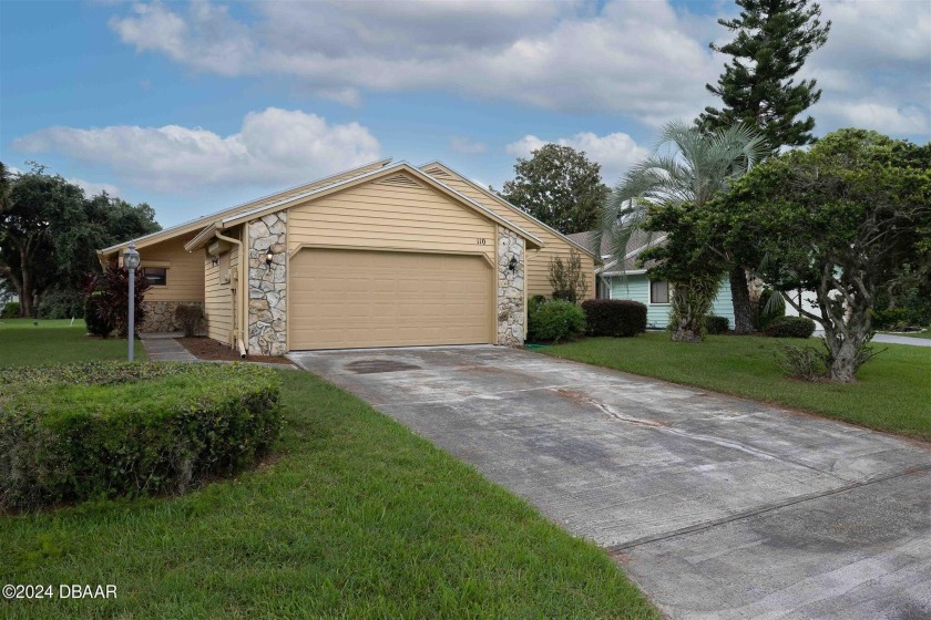 PELICAN BAY VILLAS. THIS 2 BEDROOM ,2 1/2 BATH SINGLE FAMILY - Beach Home for sale in Daytona Beach, Florida on Beachhouse.com