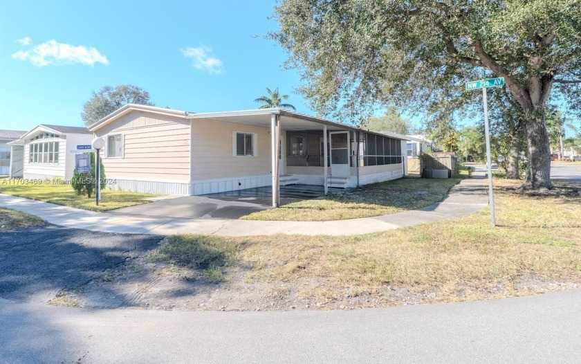 Charming Remodeled 3-Bed, 2-Bath Mobile Home in Holly Lake, West - Beach Home for sale in Pembroke Pines, Florida on Beachhouse.com