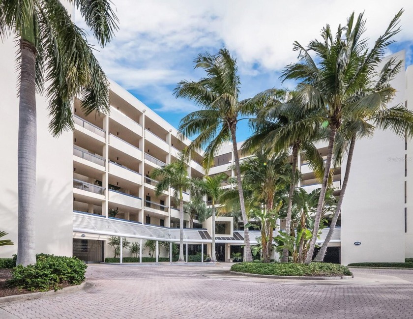 An amenity-rich lifestyle on Longboat Key awaits in this - Beach Condo for sale in Longboat Key, Florida on Beachhouse.com