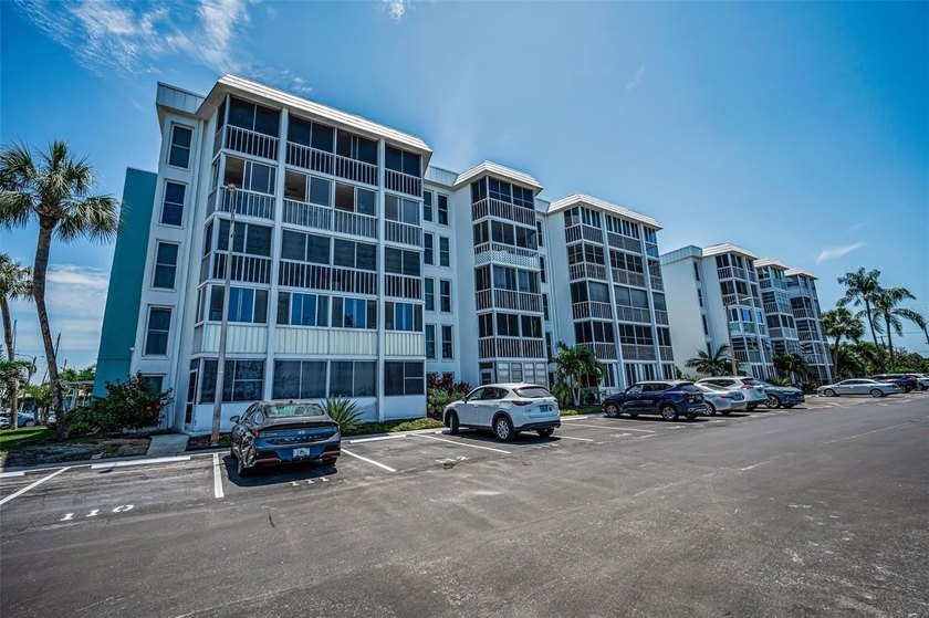One or more photo(s) has been virtually staged. Step into this - Beach Condo for sale in St. Petersburg, Florida on Beachhouse.com