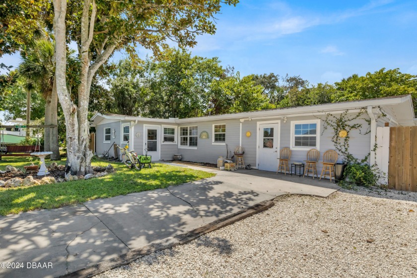 Charming & updated Edgewater home featuring 2 bedrooms, 2 - Beach Home for sale in Edgewater, Florida on Beachhouse.com