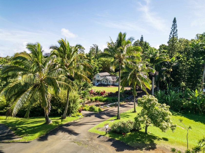 Discover this stunning and spacious 4-bedroom, 3-bathroom home - Beach Home for sale in Haiku, Hawaii on Beachhouse.com