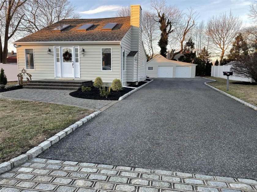 Charming South Sayville Home, Move right into this this sunlit - Beach Home for sale in Islip, New York on Beachhouse.com