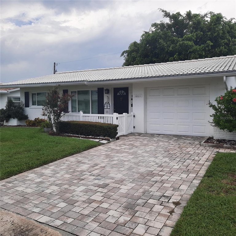 Unfarmiliar with Mainlands? Here's the best of both worlds! The - Beach Home for sale in Pinellas Park, Florida on Beachhouse.com